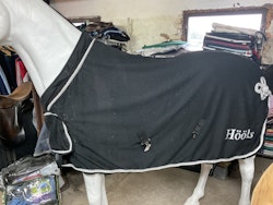 Fleecetäcke svart,fattas kryssgjordar,135 cm