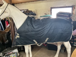 Amigo stalltäcke,200 gr,125 cm, blått