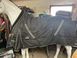 Riding house,stalltäcke, 145 cm, ca 150 gr, otvättat