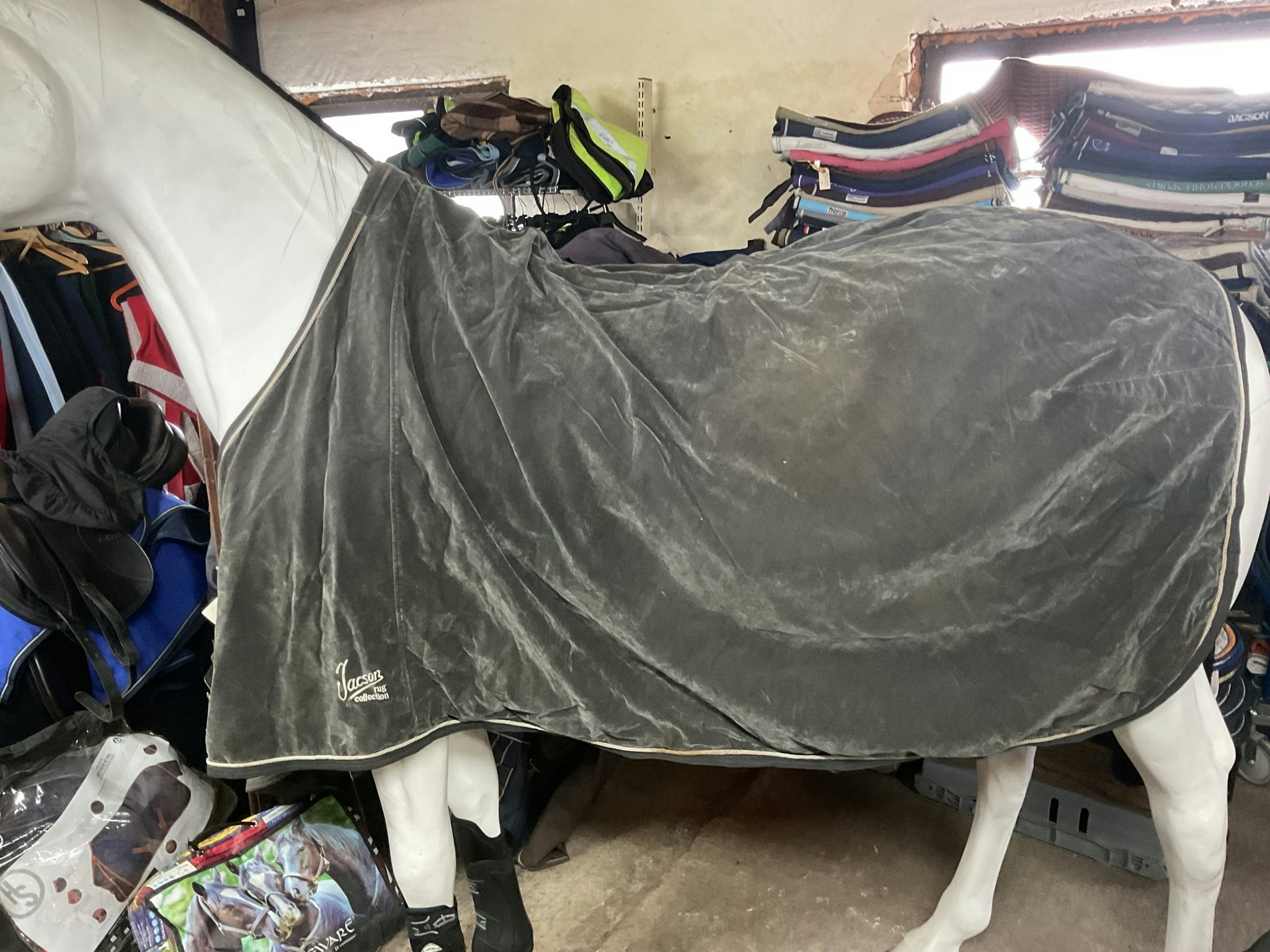 Täcke, sammet utanpå,grått, 135 cm