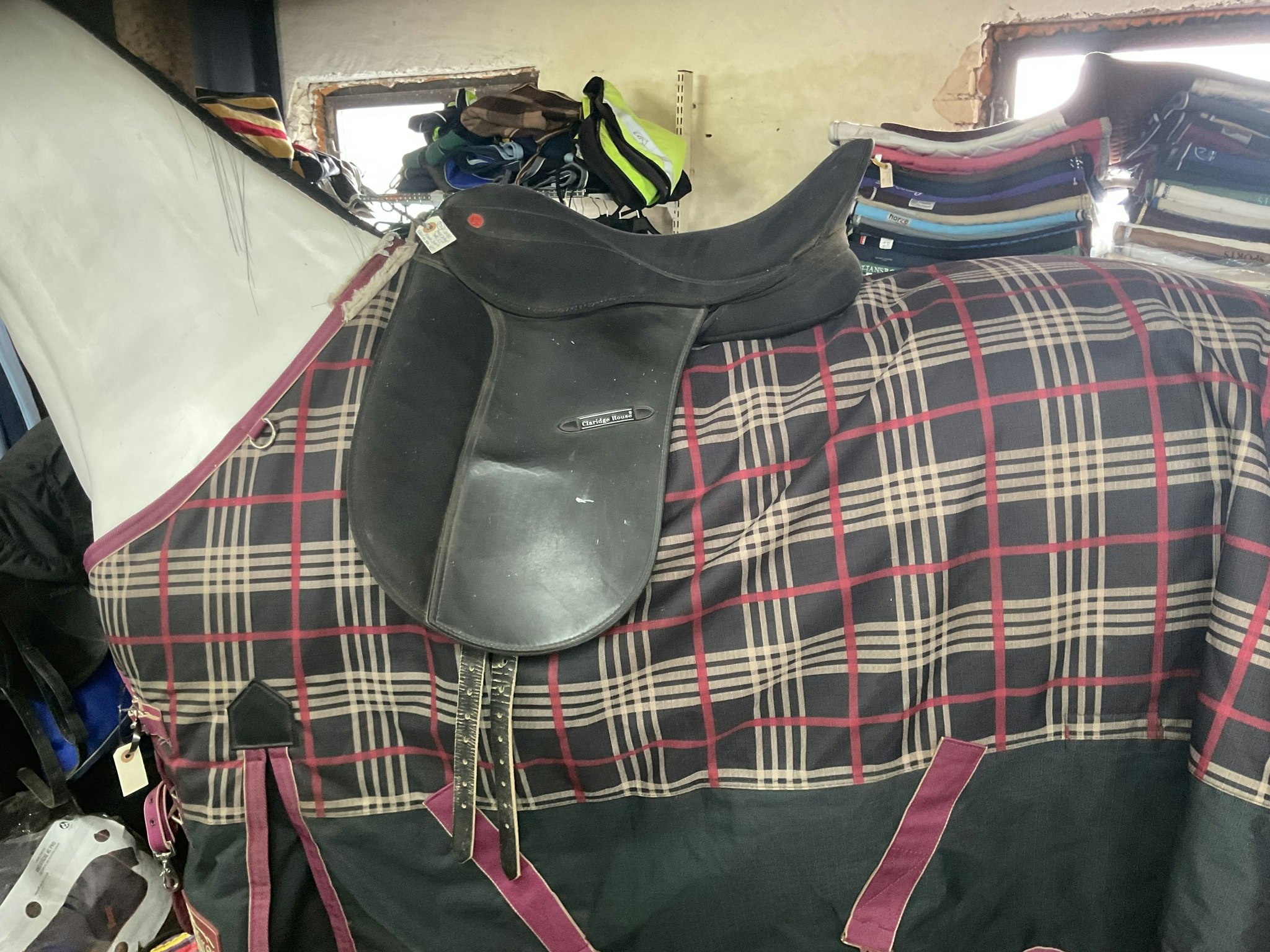 Clarisge house,dressyrsadel, 17,5”, svart, 31 bom, släppt en söm