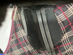 Clarisge house,dressyrsadel, 17,5”, svart, 31 bom, släppt en söm