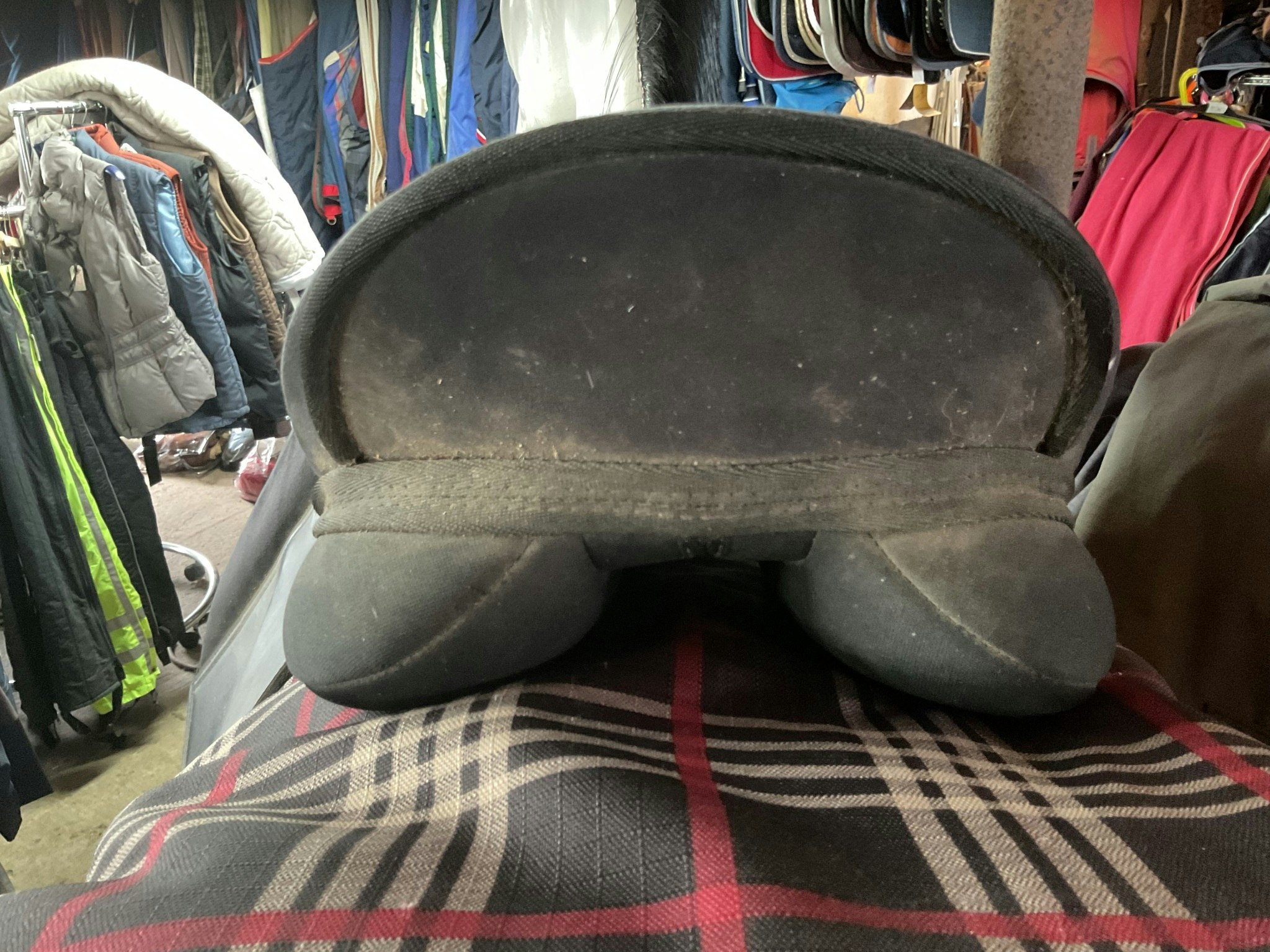 Clarisge house,dressyrsadel, 17,5”, svart, 31 bom, släppt en söm