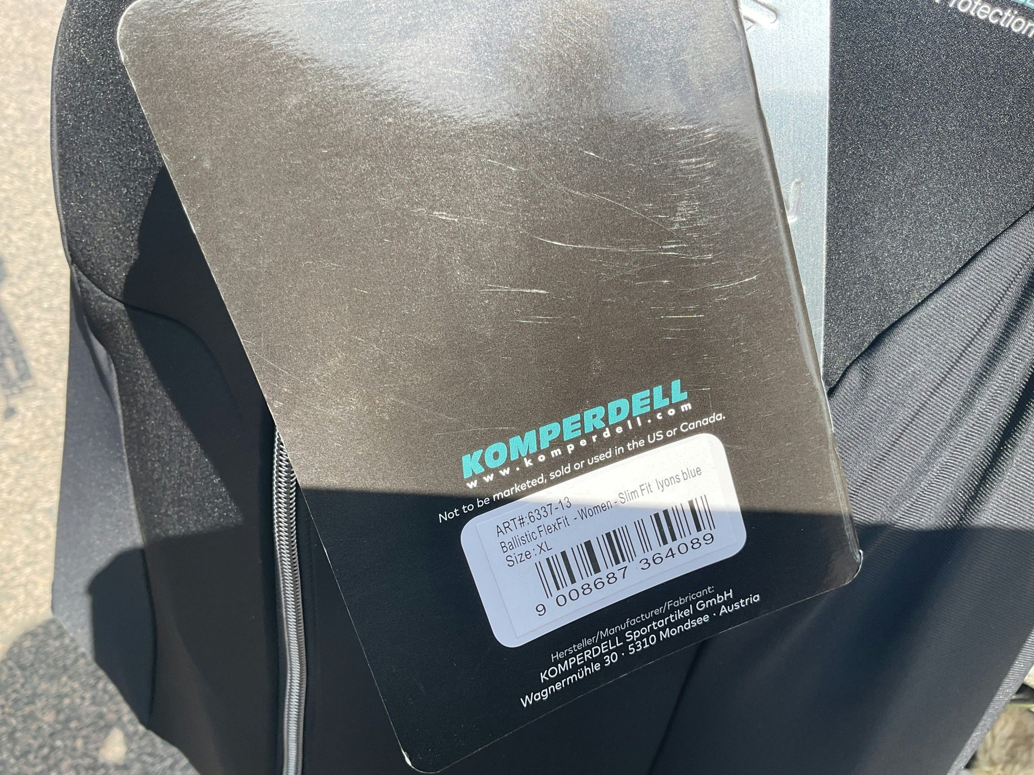 Komperdell ryggskydd, svart med blått, stl XL, ny,ord.pris 2400