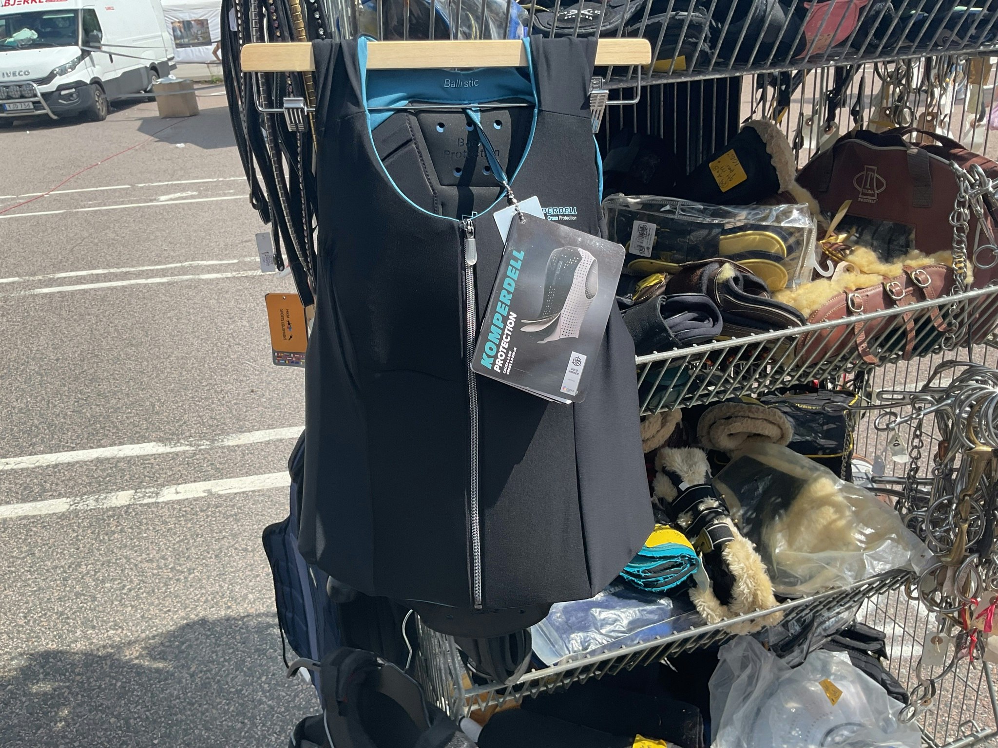 Komperdell ryggskydd, svart med blått, stl XL, ny,ord.pris 2400