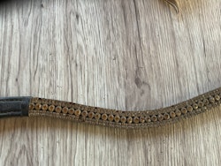 Amare pannband,brunt, 36 cm, fattas ngn sten