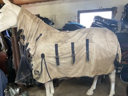 Shires sommartäcke,otvättat,hål på ett ställe,130 cm