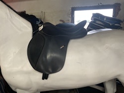 Wintec hopp/ar sadel,svart,blått järn sitter i, 17”