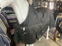 Equiline turnout rug ,täcke, svart,stl m, ca 100 gr