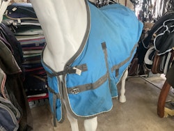 Täcke, ca 150 gr, 125 cm