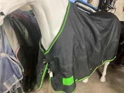 Shires täcke,135 cm, 100 gr,svart