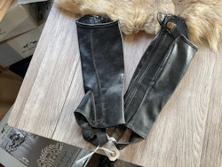 CRW shortchaps,läder,svarta, 8-10 år