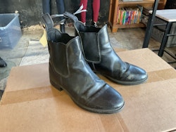 Steeds ridskor,svarta,stl 32/33