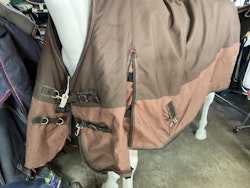 Vintertäcke,brunt med fast hals,155 cm, 400 gr