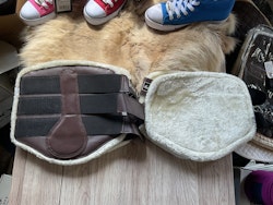 Benskydd med ludd,4-pack,bruna,f,nya