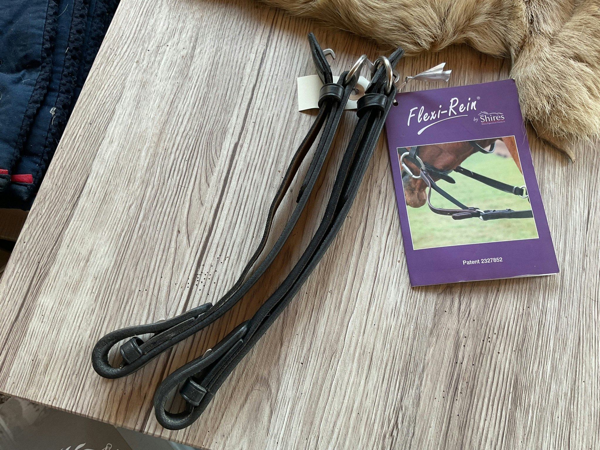 Shires flexi-rein svarta
