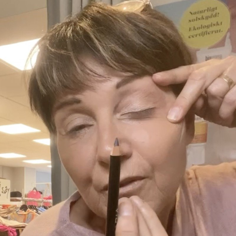 Hur du enkelt lägger en Eyeliner med en penna!