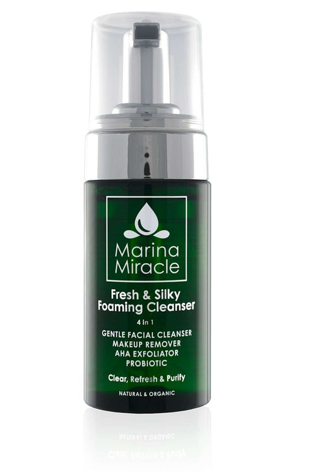 Fresh & Silky Foaming Cleanser Marina Miracle är en superlätt och silkigt foam för dig med normal till fet hud. Huden blir ren, mjuk och lugnad. och passar bra vid orenheter.  Ett milt och silkeslent 