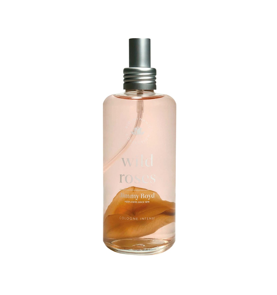 Jimmy Boyd Wild Roses Fragrance Cologne 200 ml från parfymhusets ekologiska och bio-dynamiska kollektion.   Vilda rosor – en bukett av kärlek.