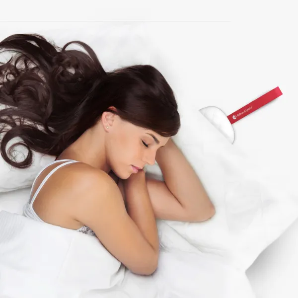 Sovande kvinna med Vibio trådlös kuddvibrator