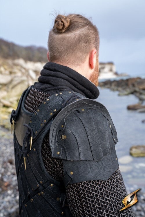 Woodsman Suede Shoulder Armour