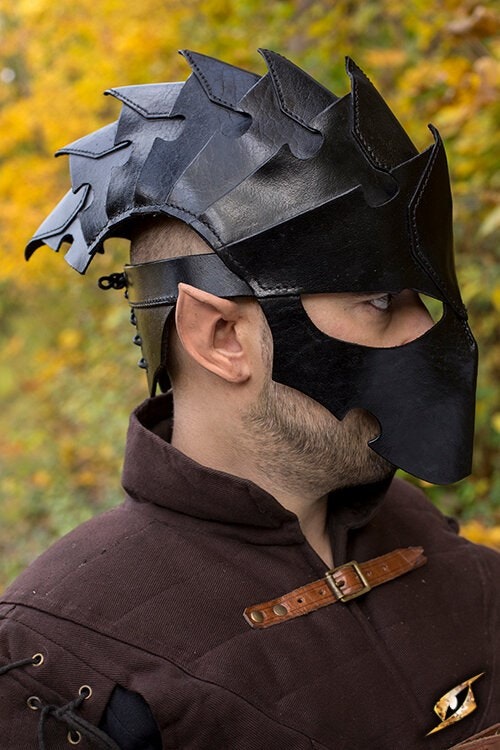 Assassin Helmet - Svart