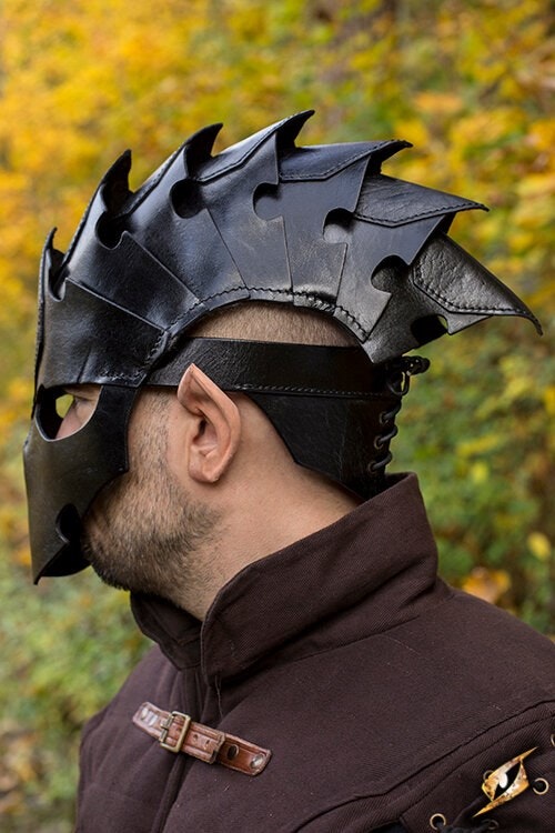 Assassin Helmet - Svart