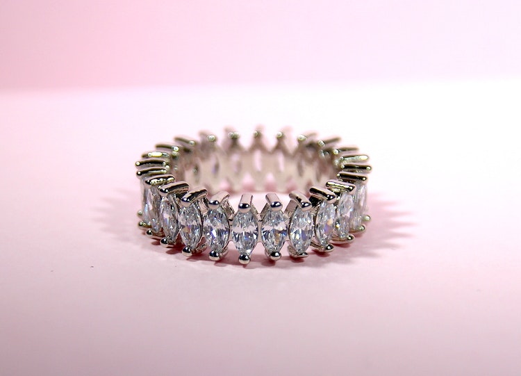 DIAMOND STONE SETTING ETERNITY RING