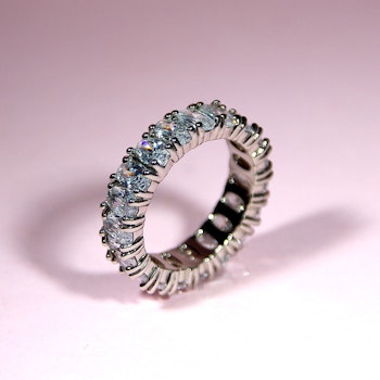 OVAL ETERNITY RING