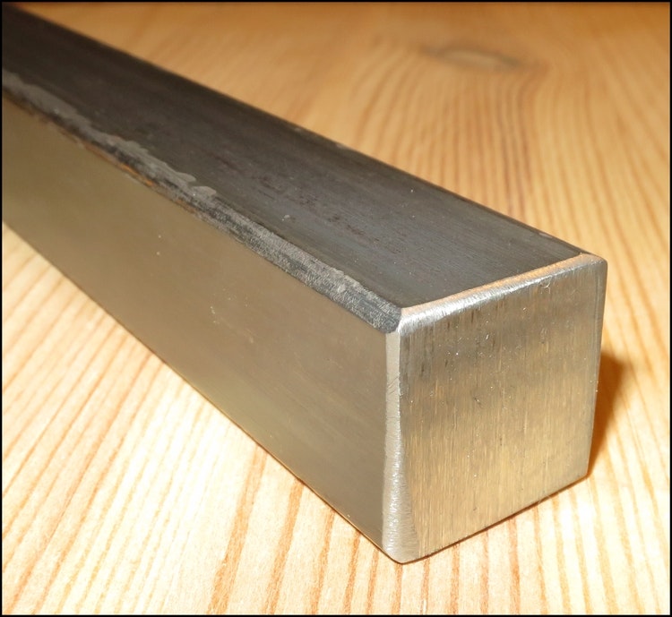 FYRKANSTÅNG VARMVALSAD 8x8mm s235JRG2 / ss1312