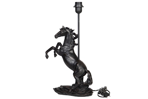 Lampfot Stegrande häst