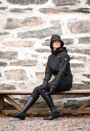 Stierna Storm Regnhatt, sort