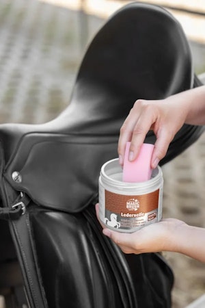 MagicBrush Saddle & Leather Soap
