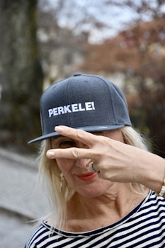 Perkele! Snapback Keps - Grå