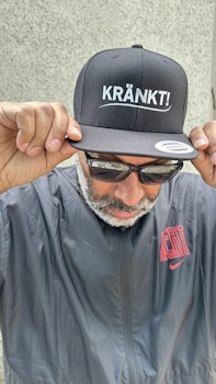 Kränkt! Snapback Keps - Svart