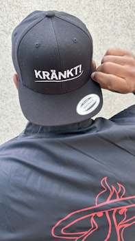 Kränkt! Snapback Keps - Svart