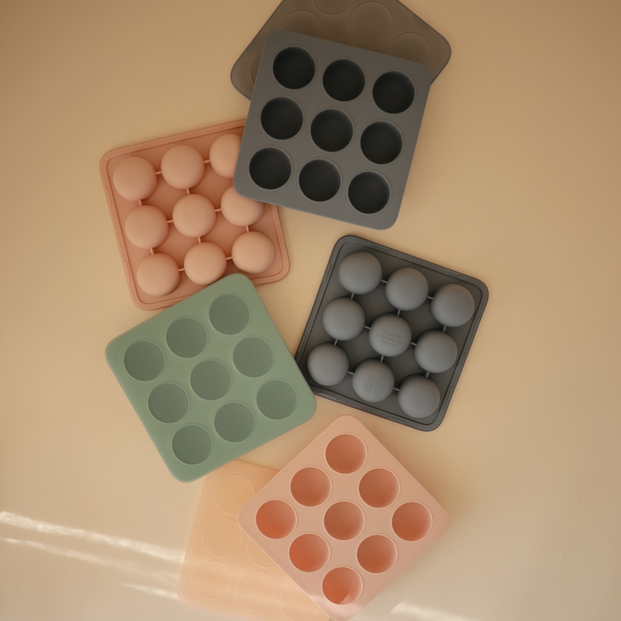 Mushie ​​Portionsform med lock till barnmat Cambridge Blue