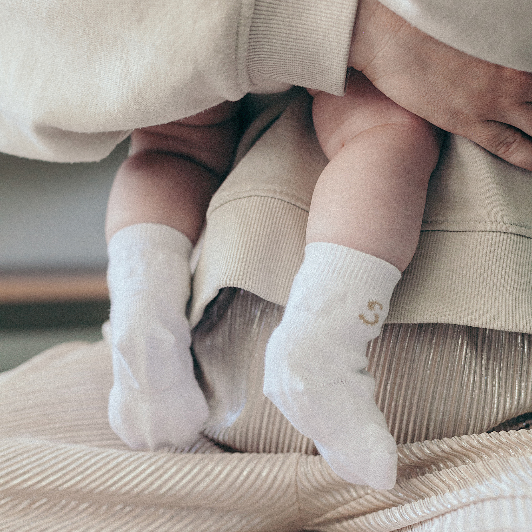 STUCKIES® Innovativa babystrumpor som inte åker av Newborn set Basics 4-pack