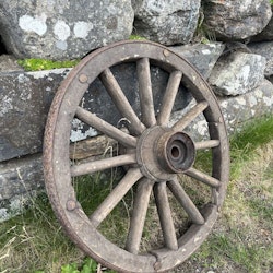 Äldre vagnshjul, trä och järn