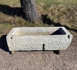 Stort kalkstenstråg 136x58cm
