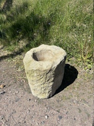 Urna i sten , Cylinderformad 37x35cm