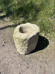 Urna i sten , Cylinderformad 37x35cm