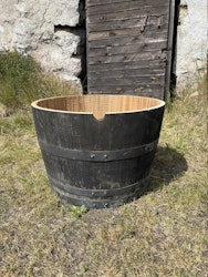 Halvt vinfat av ek 100 liter patinerad svart