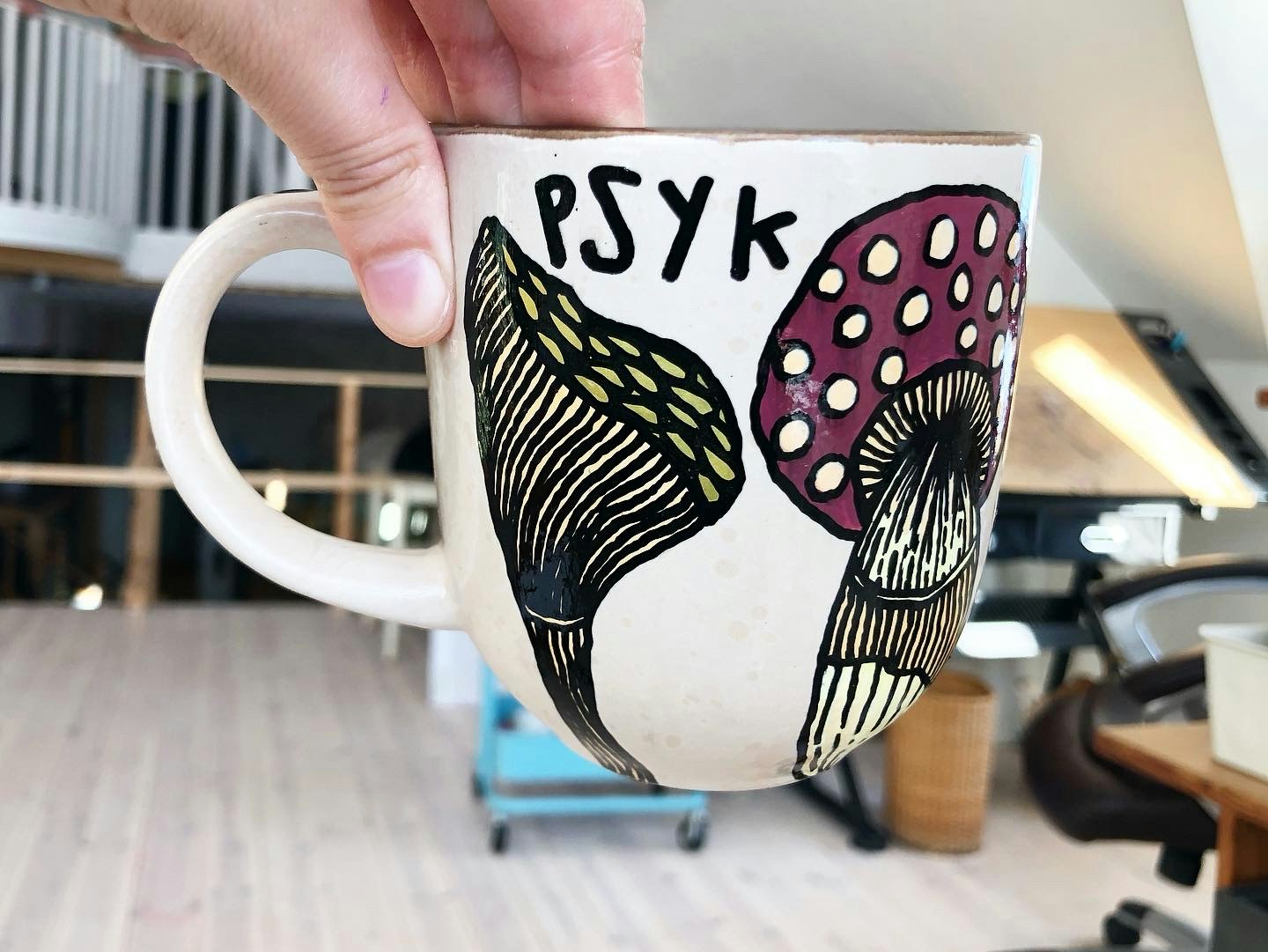 PSYKBRYT BABY SVAMP MUGG