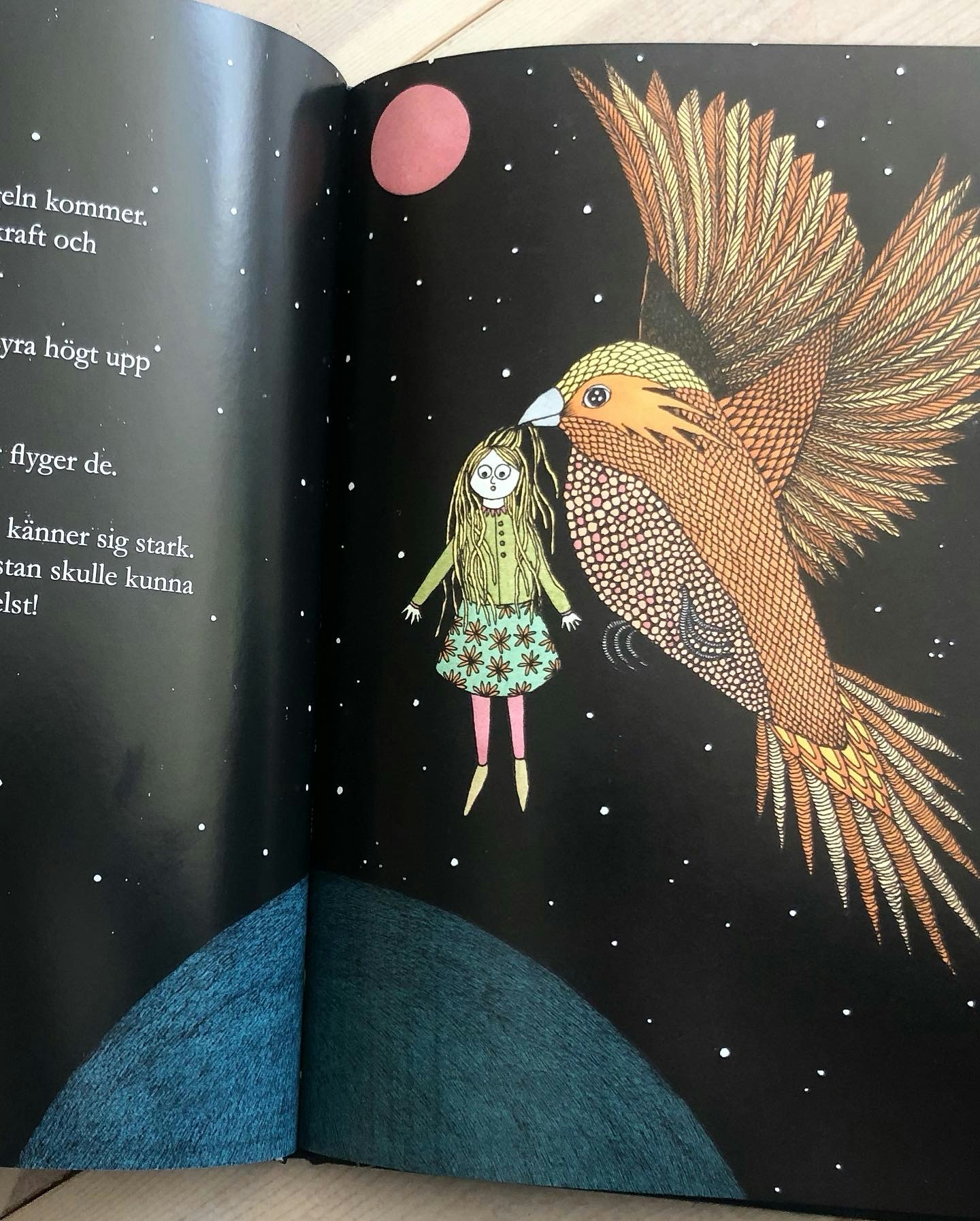 LYRA OCH ELDFÅGELN