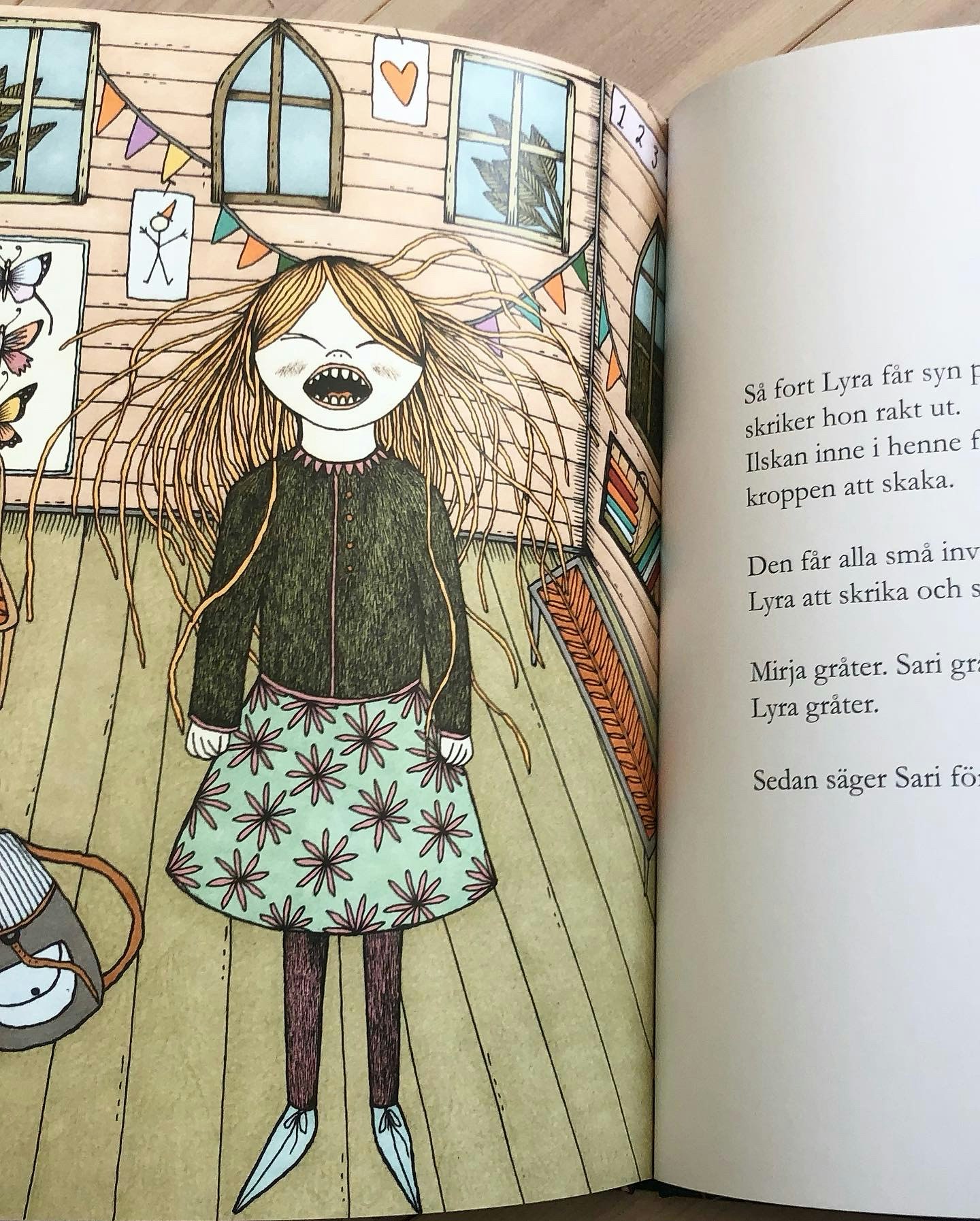 LYRA OCH ELDFÅGELN