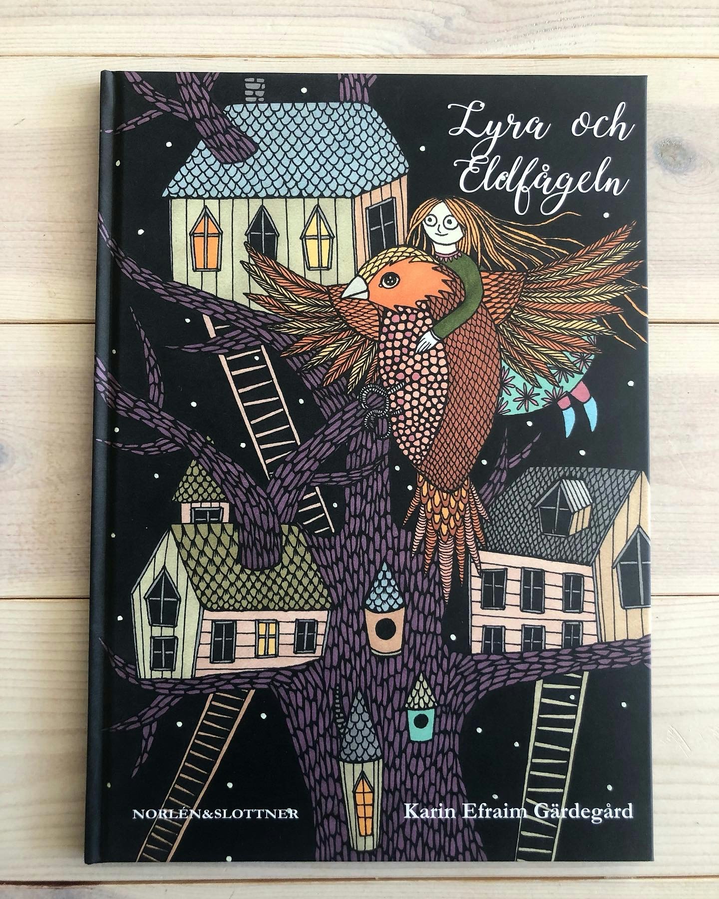LYRA OCH ELDFÅGELN
