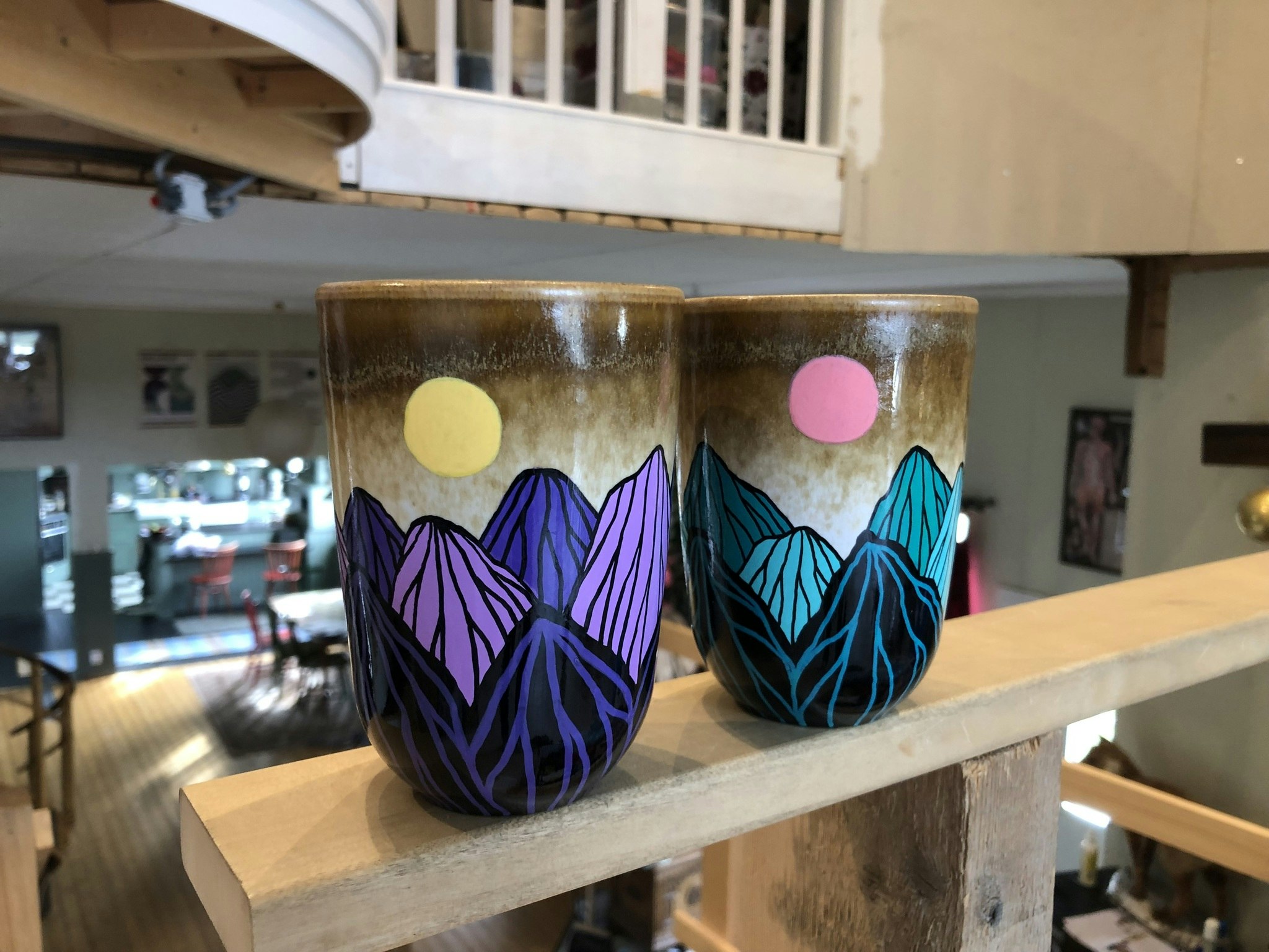 THREE MOONS (2 par)