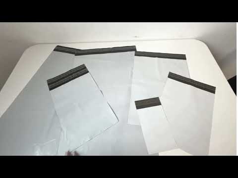 Video som visar skillnaden i färg på våra vita postorderpåsar/mailingbags. Vissa storlekar är gjorda av större del återvunnen plast.