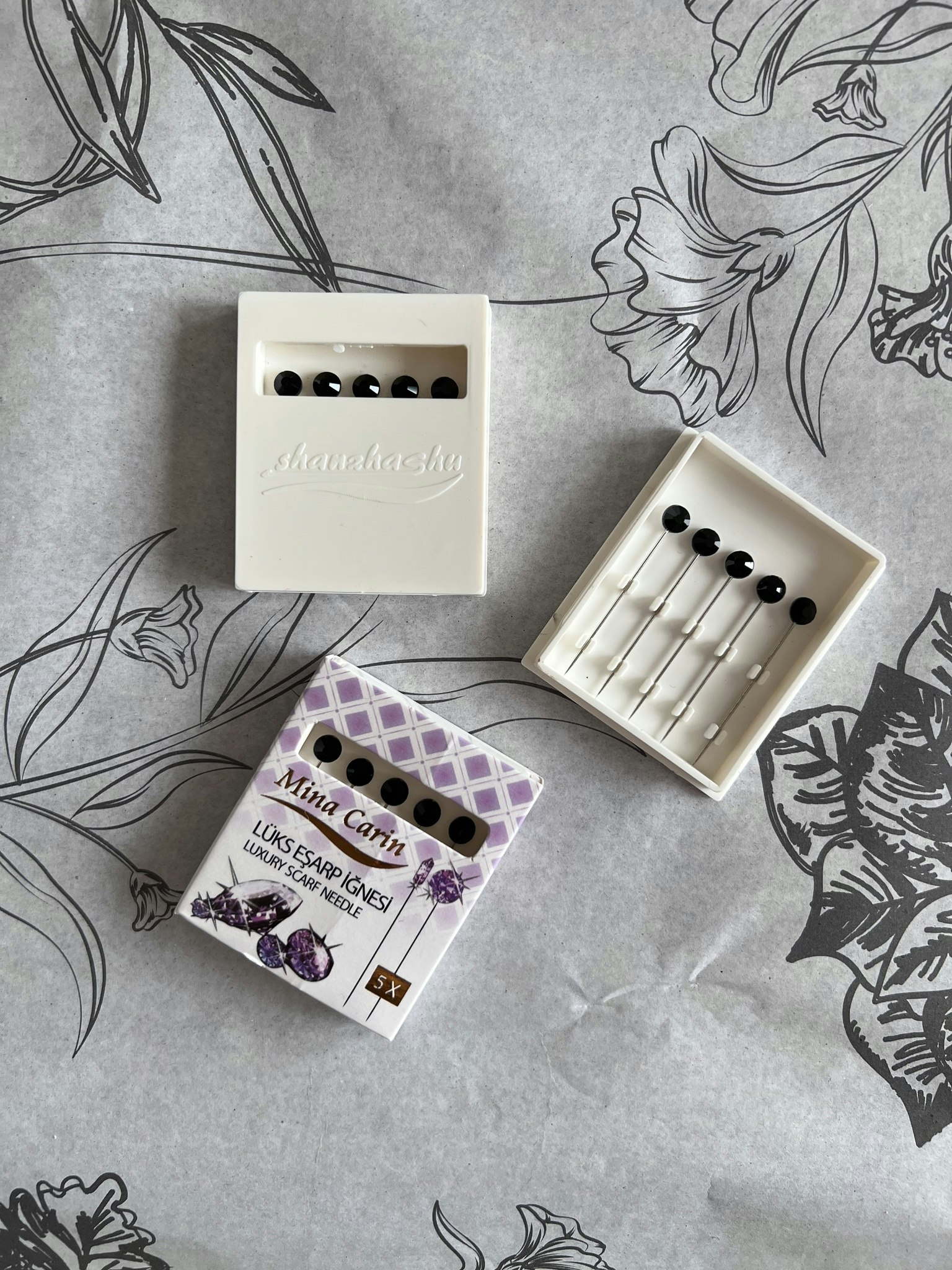 Crystal needle black